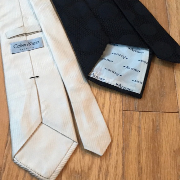 Calvin Klein Gold / Yellow Tie AND Black Arrow Modern Classic Ties - Set of 2 - Picture 9 of 10